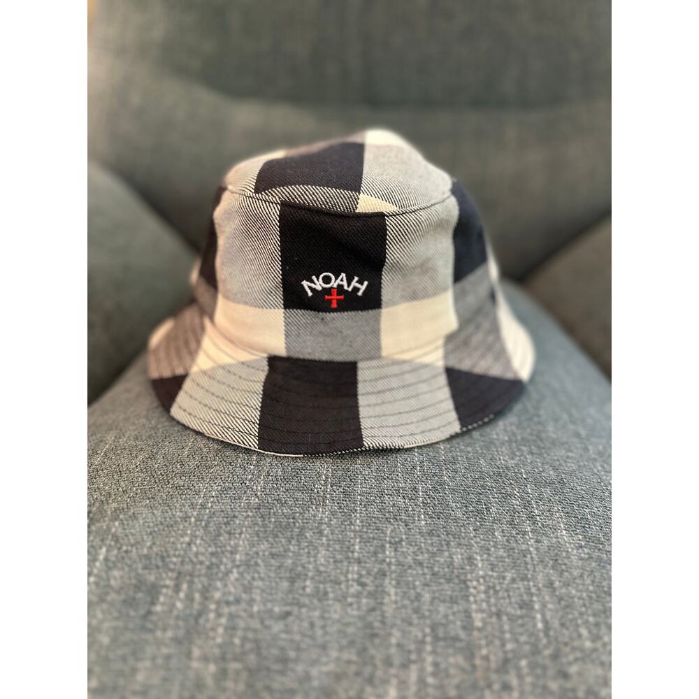 NOAH White/Black Buffalo Checkered Bucket Hat, Size S/M